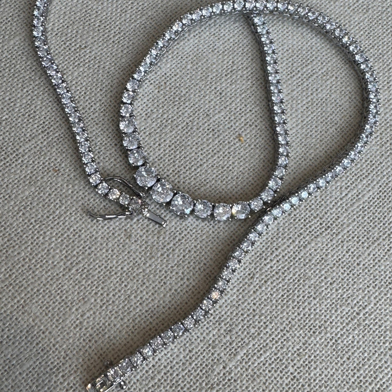 Graduated 2.5mm- 4mm Tennis Necklace Silver